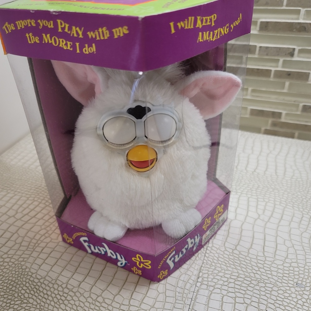 Furby White *NEW